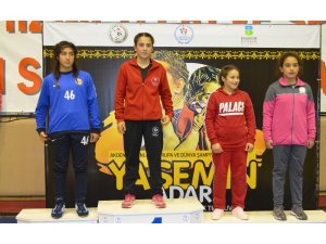 Kepsutlu genç güreşçinin hedefi Olimpiyatlar