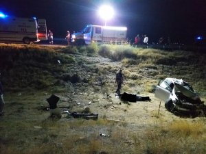 Niğde'de kamyonla otomobil çarpıştı: 3 ölü, 2 yaralı
