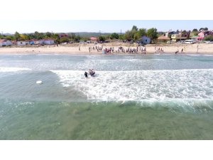 Sinop’ta 2 kardeş denizde boğulma tehlikesi geçirdi