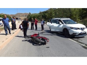 Otomobil ile motosiklet çarpıştı: 1 ağır yaralı