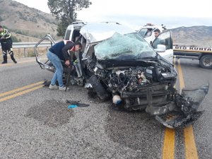 Tatile giden aile kaza geçirdi: 2 ölü, 4 yaralı