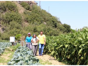 Ayağı kayan genç, 30 metre yükseklikten kayalıklara çakıldı