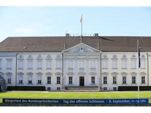 "Göçmenlere sürekli şüpheyle yaklaşılması ülkemiz için utanç vericidir"