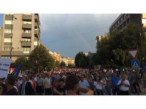 Kosovalılar siyasilerin adaletten elini çekmesini istedi