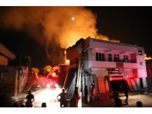 GÜNCELLEME - Şanlıurfa'da Oduncu Pazarı'nda yangın