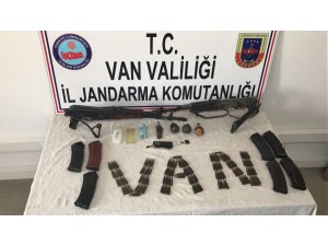 Van’da jandarma, saldırı hazırlığındaki 2 teröristi etkisiz hale getirdi