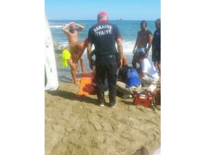 Denize giren ve kaybolan genç 1 saat sonra bulundu