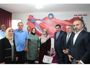 Bakan Selçuk, Bursa’da şehit aileleri ile bayramlaştı