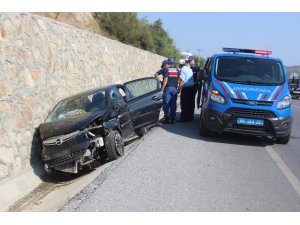 Tatil dönüşü kaza yapan kadınlar hastaneye kaldırıldı