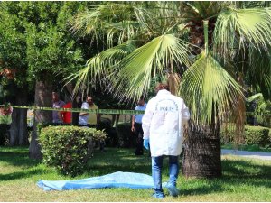 Antalya’da parkta erkek cesedi bulundu