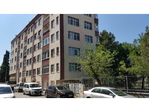 Saklambaç oynarken 3. katın penceresinden düşen 4 yaşındaki çocuk ağır yaralandı