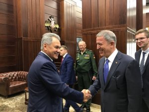 Hulusi Akar, Rusya Savunma Bakanı Sergey Şaygu ile görüştü