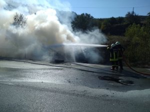 Kaza yapan tır alev aldı