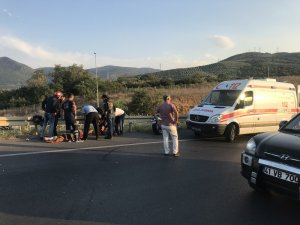 Otomobile çarpan motosikletli yaralandı