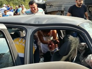 İki otomobil kafaya çarpıştı: 5 yaralı