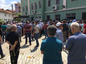 Gölete uçan otomobilde hayatını kaybedenlerden 3’ü toprağa verildi