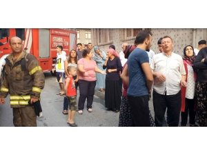 Bağcılar’da korkutan yangın: çatı katı alev alev yandı