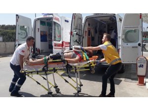 Otomobil istinat duvarına çarptı: 2 yaralı
