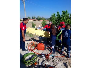 Otomobil mezarlık duvarına çarptı: 1 ölü, 4 yaralı