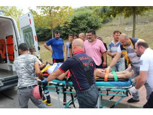 Kontrolden çıkan 2 otomobil kafa kafaya çarpıştı: 1’i ağır 3 yaralı