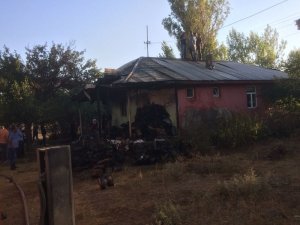 Karlıova’da ev yangını