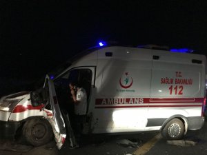 Yaralılara müdahaleye giden ambulans kazaya karıştı: 7 yaralı
