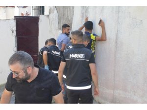 İstanbul’da narkotik polisinden “torbacılara” şok operasyon