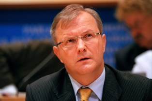 Olli Rehn’i terleten soru!