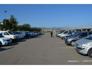 Oto pazarı Kurban Bayramı tatili ve fındık sezonu dolayısıyla en durgun dönemini geçiriyor