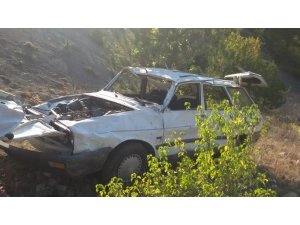 Otomobil uçuruma yuvarlandı: 1 ölü, 1 yaralı
