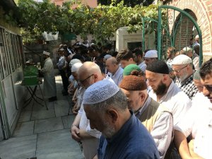 Balkondan düşen çocuk toprağa verildi
