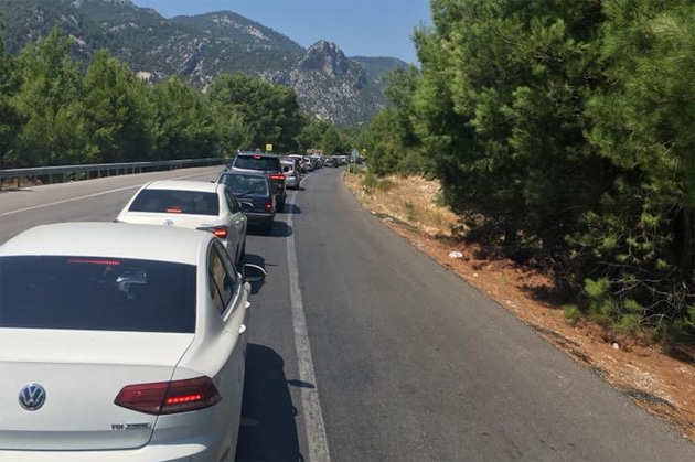 Konya-Antalya yolunda dönüş yoğunluğu yaşandı