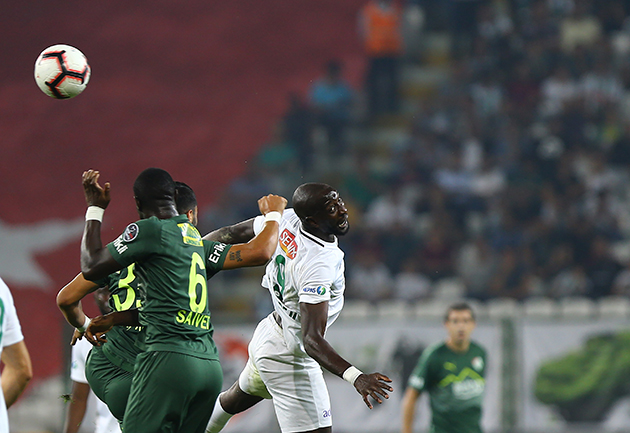 Konyaspor evinde berabere kaldı