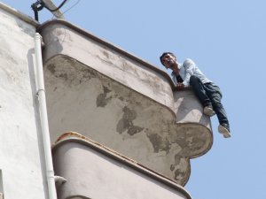 Terk ettiği sevgilisini intihardan kurtardı