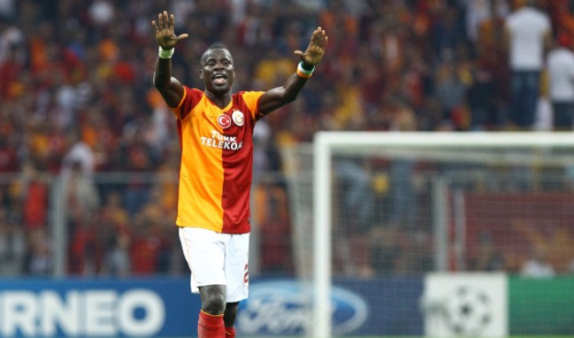 Emmanuel Eboue kendini asarak intihar etti!
