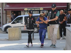 Uyuşturucu satıcısının üzerinde 52 bin liralık bonzai ele geçirildi