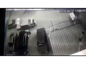 Otomobilin bagajını düzenlerken ölümden döndü