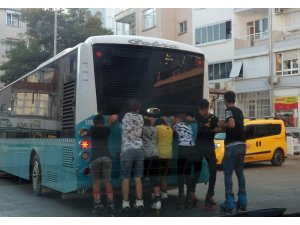 Kamyonet kasasında paten keyfi