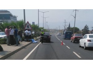 Yolun karşısına geçmek isterken canından oldu