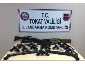 Düğünlerde yapılan denetimlerde çok sayıda silah ele geçirildi