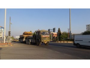 Münbiç ile Tel Rıfat bölgesine askeri sevkıyat sürüyor