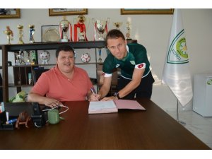 Manisa BBSK golcü Yaser’i renklerine bağladı