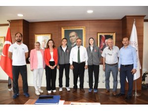 Başkan Ay, Milli sporcuları ağırladı