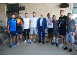 Afyet Afyonspor’un ilk hedefi lige tutunmak