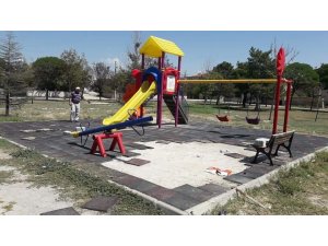 Çocuk parkını ateşe verdiler