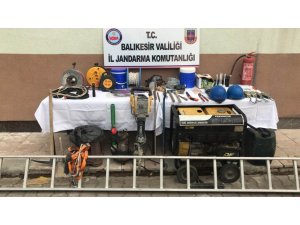 Dursunbey’de İzinsiz Kazı Yapan 2 Kişi Suç Üstü Yakalandı
