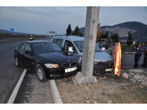 Manisa’da otomobiller çarpıştı: 2 yaralı