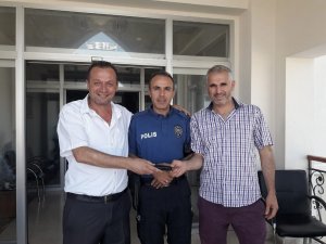 Mezarlık görevlisinden örnek davranış