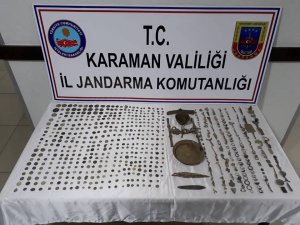 Elindeki poşetten tarihi sikke ve objeler çıktı