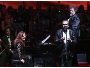 Yavuz Bingöl ile Mehveş Emeç, şehit aileleri yararına konser verdi